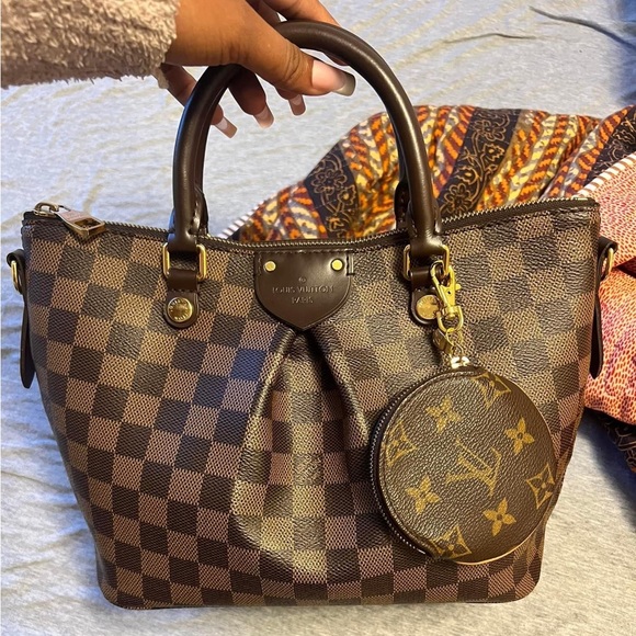 Louis Vuitton round Coin purse - Picture 7 of 7